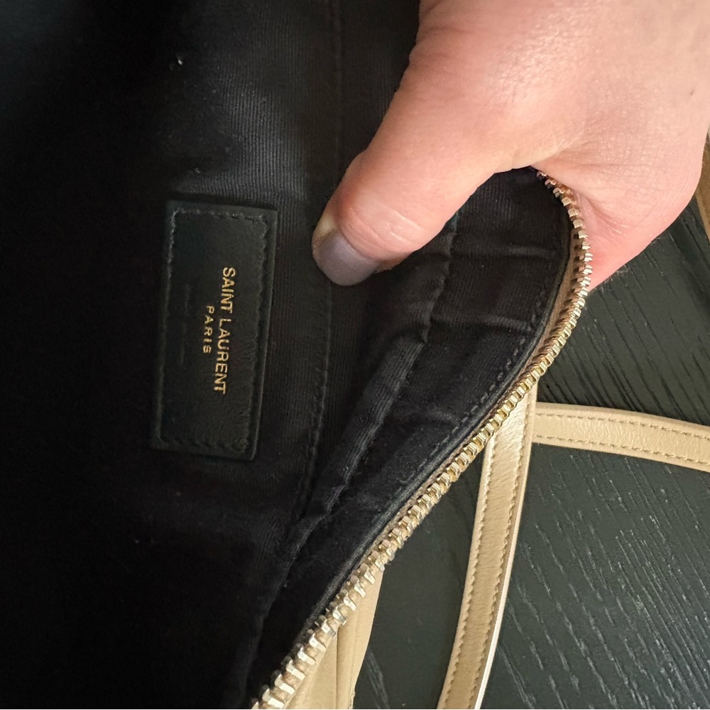 Authentic Saint Laurent Beige Quilted Crossbody Bag - Picture 6 of 9